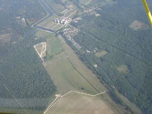 Un chateau chouté chauvagement - 161 ko Un chateau chouté chauvagement - 161 ko
