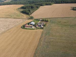 Le ferme Servigny avec champ d’atterisage avant - 121.2 ko