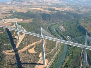 le viaduc de Millau - 321 ko